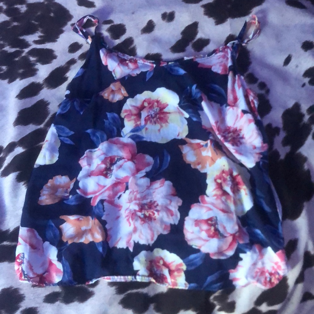 XS old navy flowers top